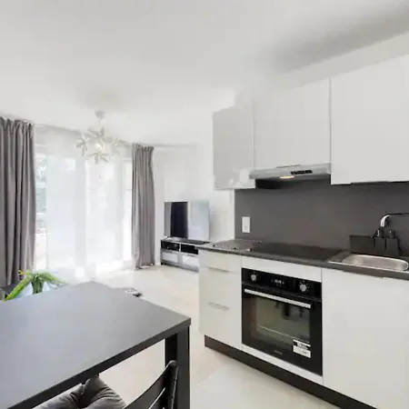3 Pieces Standing 70 M² - Rer B 20 Min Paris Apartment